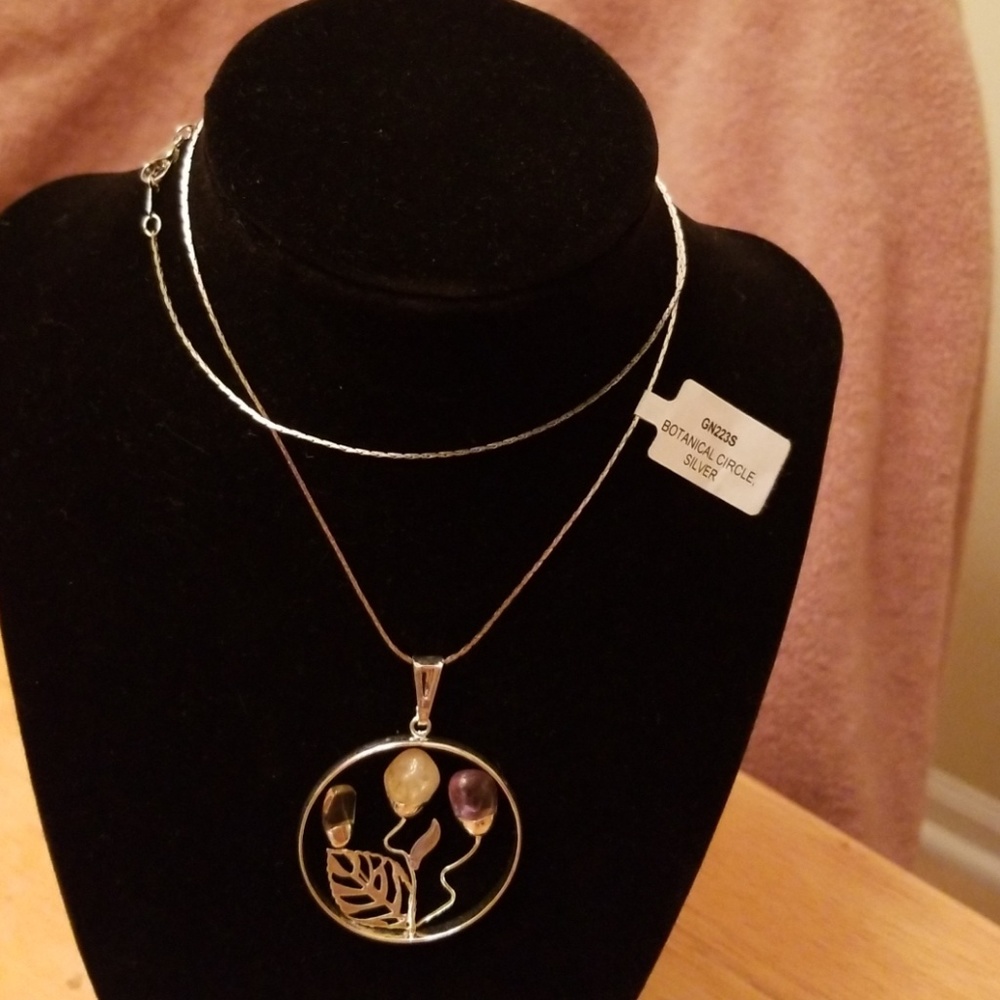 🌼Botanical circle necklace